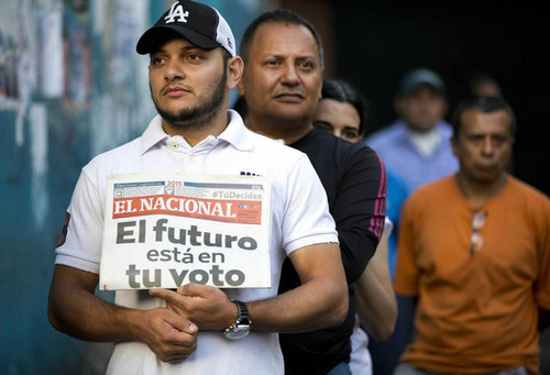 Electores-hacen-fila-ejercer-Venezuela_LPRIMA20151