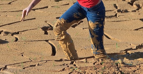 stuck_in_mud_2_004.jpg stuck_in_mud_2_004.jpg